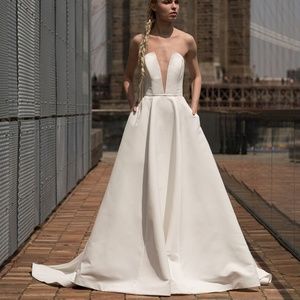 UNWORN Spring 2019 Rivini Blanchett gown!